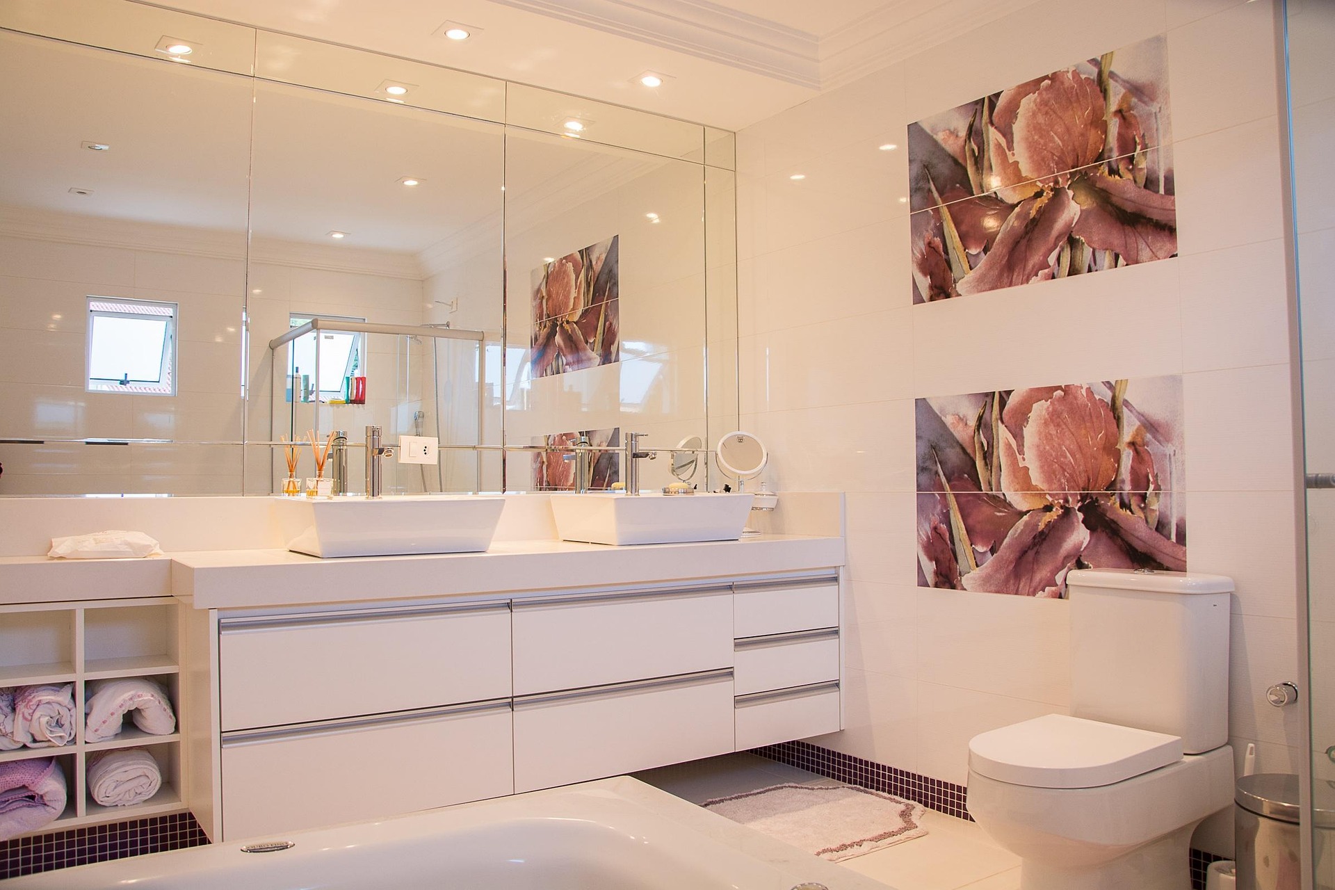 bathroom-1622403_1920